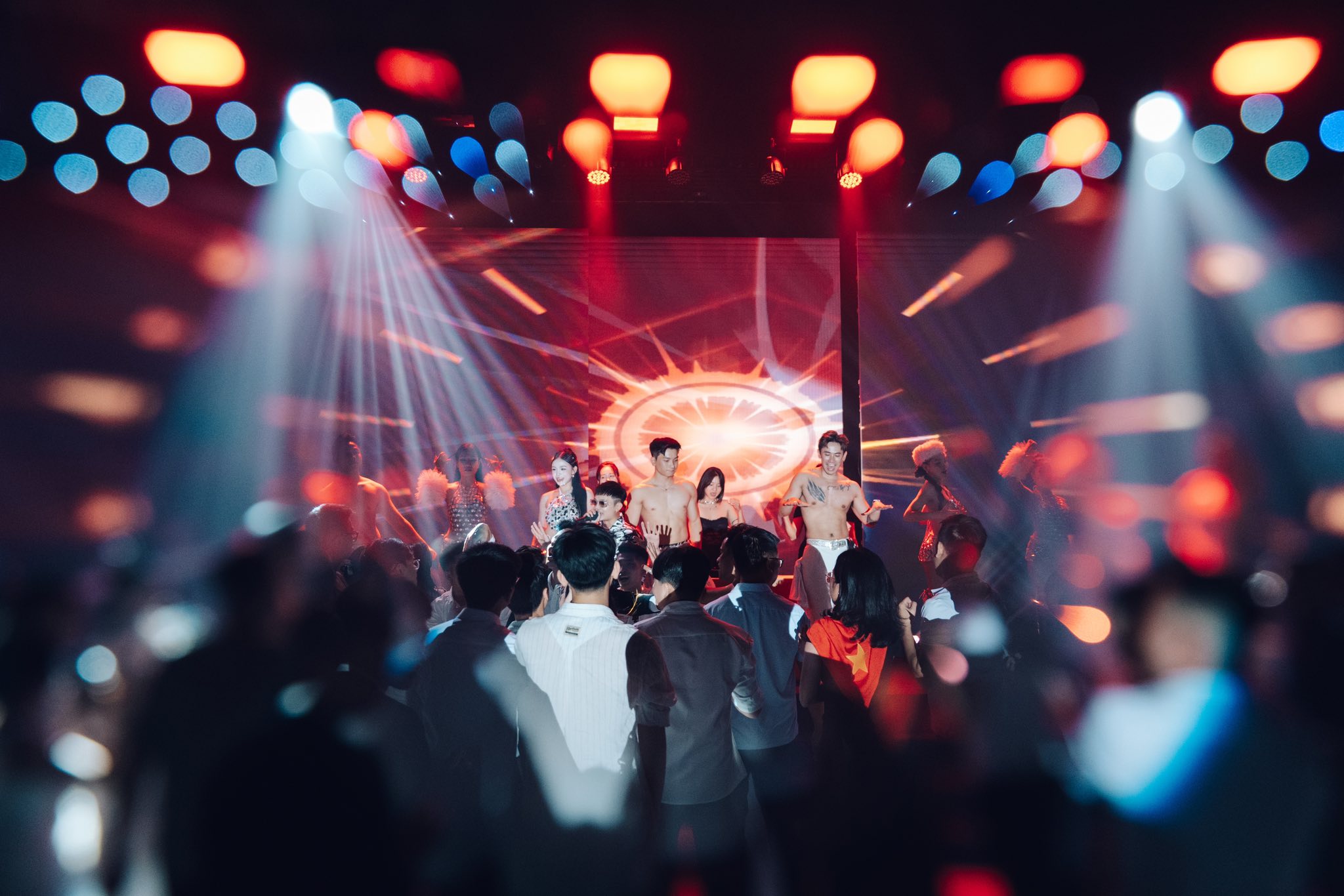 Thuê DJ tại Thần Long Event giúp bữa tiệc của bạn trở nên sinh động & nhiều màu sắc