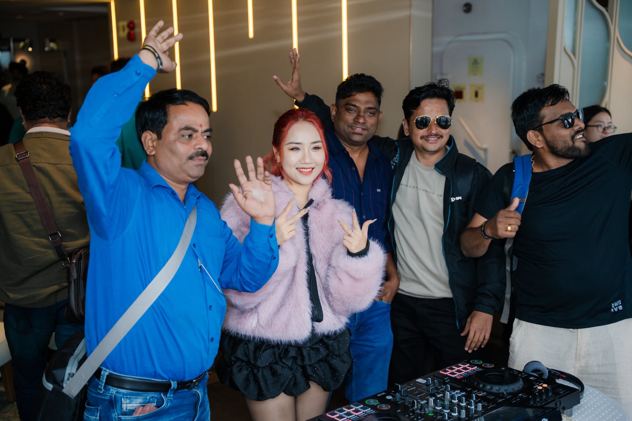 Nhu cầu thuê DJ nhạc Ấn Độ, Trung Quốc ngày càng tăng cao